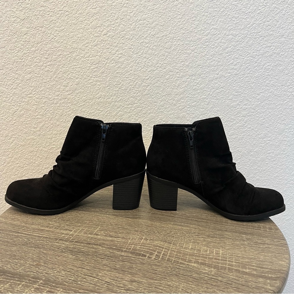 Arizona Jeans Oakes Black Faux Suede Ruched Stacked Heel Bootie Ankle Boots- 6 - Picture 6 of 12